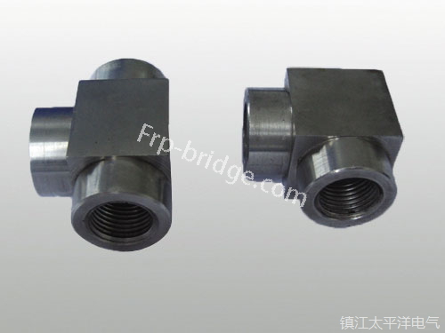 内螺紋(wen)彎通三通接(jie)頭