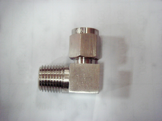 卡(ka)套彎通終(zhōng)端接頭