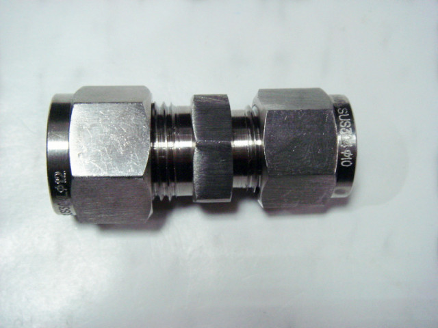 卡(ka)套異徑直(zhí)通接頭