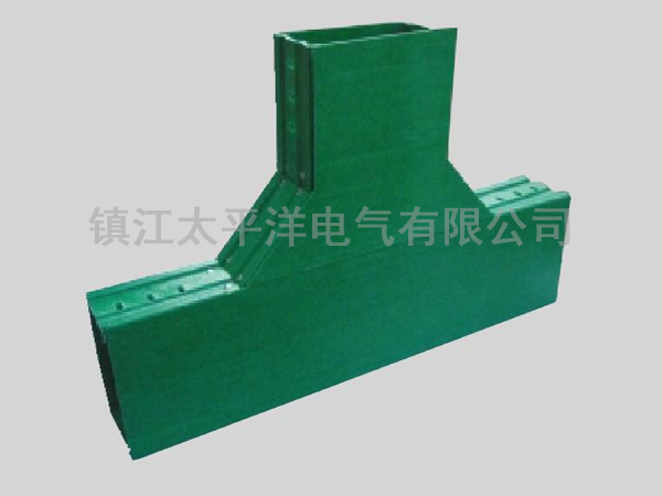 玻璃(li)鋼水平三通(tong)